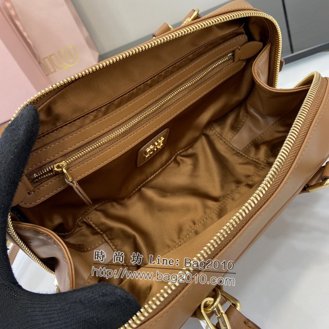 miumiu專櫃繆繆最新款Arcadie牛皮革中號保齡球手提包斜挎包 jh2317型號：5BB148